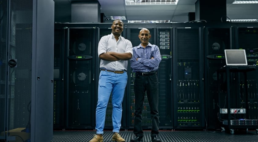 it-support-at-your-service-portrait-of-two-confid-2026-01-09-11-33-11-utc